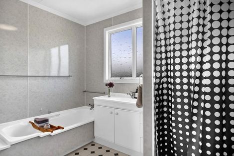 Photo of property in 27 Cameron Street, Hawera, 4610