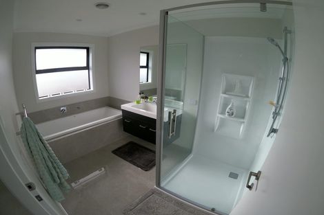 Photo of property in 90 Johnstone Drive, Fitzherbert, Palmerston North, 4410