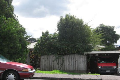 Photo of property in 16 Eastglen Road, Glen Eden, Auckland, 0602