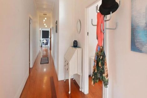 Photo of property in 8 Seaview Road, Whangarei, 0110