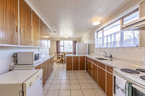 Photo of property in 16 Dunk Place, Milson, Palmerston North, 4414