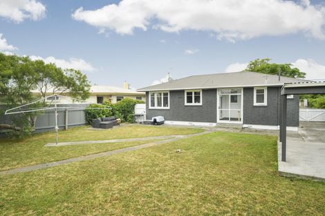 Photo of property in 17 Peters Avenue, Cloverlea, Palmerston North, 4412