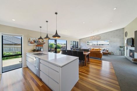 Photo of property in 52 Harbour Crest Drive, Waiuku, 2123