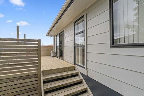 Photo of property in 2/35 Secretariat Place, Randwick Park, Auckland, 2105