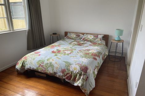 Photo of property in 25 Queen Street, Mount Victoria, Wellington, 6011