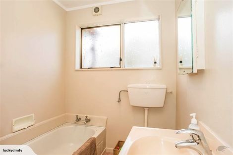 Photo of property in 2/146 Newlands Road, Newlands, Wellington, 6037