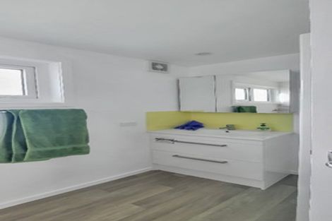 Photo of property in 4/176 Henderson Valley Road, Henderson, Auckland, 0612