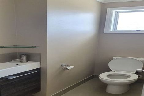 Photo of property in 27 Pahi Place, West Harbour, Auckland, 0618