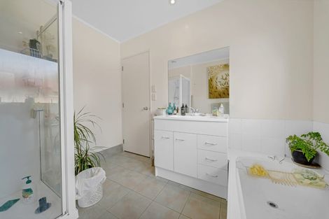 Photo of property in 5b Chelmsley Avenue, Henderson, Auckland, 0612