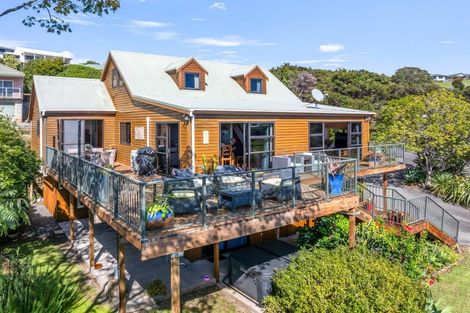 Photo of property in 18 Bay View Road, Cable Bay, 0420