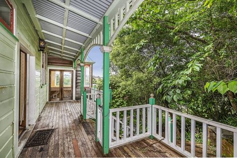 Photo of property in 39 Garden Road, Northland, Wellington, 6012