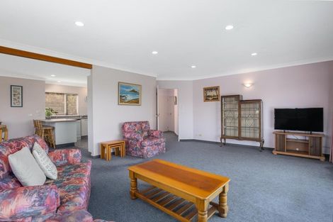 Photo of property in 17a Groves Road, Raumati Beach, Paraparaumu, 5032