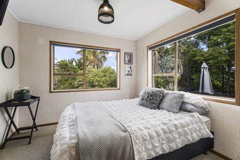 Photo of property in 2 Melandra Road, Stanmore Bay, Whangaparaoa, 0932