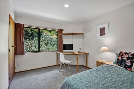 Photo of property in 6 Bushview Place, Upper Vogeltown, New Plymouth, 4310