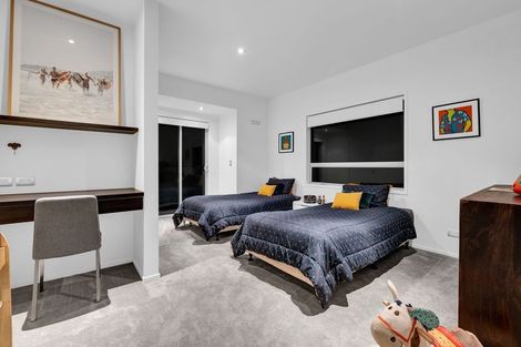 Photo of property in 2/5 Beach Street, Fitzroy, New Plymouth, 4312