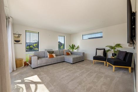 Photo of property in 8 Irvines Track, Halswell, Christchurch, 8025