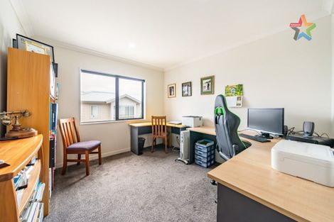 Photo of property in 6 Poto Road, Normandale, Lower Hutt, 5010