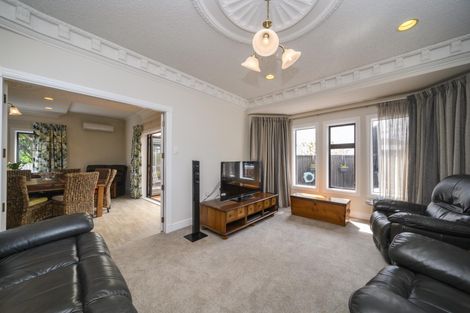 Photo of property in 21 Springdale Grove, Fitzherbert, Palmerston North, 4410