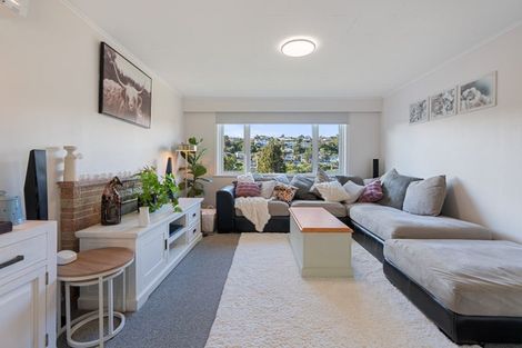 Photo of property in 123 Newlands Road, Newlands, Wellington, 6037