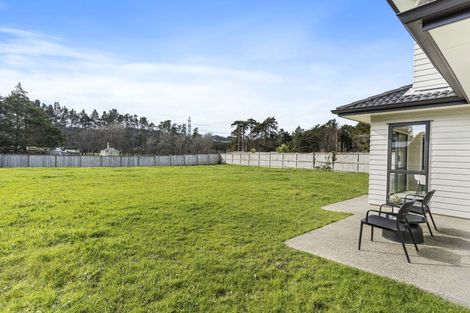 Photo of property in 17 Kahika Grove, Huapai, Kumeu, 0810