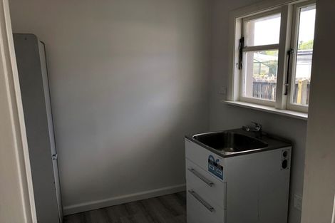 Photo of property in 27 Middlepark Road, Sockburn, Christchurch, 8042