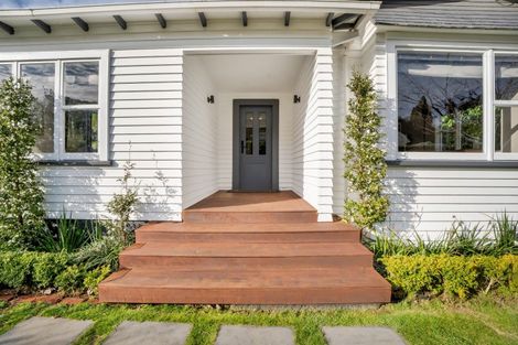 Photo of property in 15 Bracken Street, New Plymouth, 4310