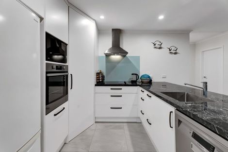 Photo of property in 95 Princess Street, Waitara, 4320