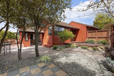 Photo of property in 8 Burbank Crescent, Churton Park, Wellington, 6037