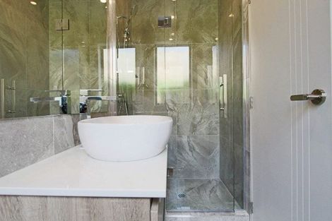 Photo of property in 25c Arrowsmith Drive, Flat Bush, Auckland, 2019