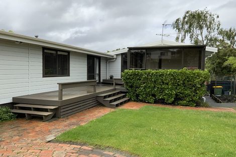 Photo of property in 17 Chablis Place, Henderson, Auckland, 0612