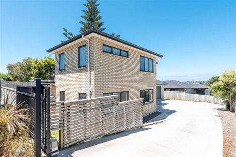 Photo of property in 57a Hepburn Road, Glendene, Auckland, 0602