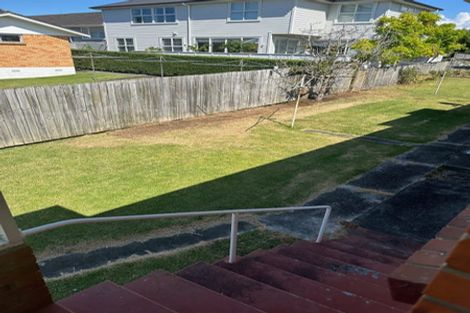 Photo of property in 2/18a Fenwick Avenue, Milford, Auckland, 0620