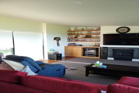 Photo of property in 16 Dungarvan Road, Newlands, Wellington, 6037