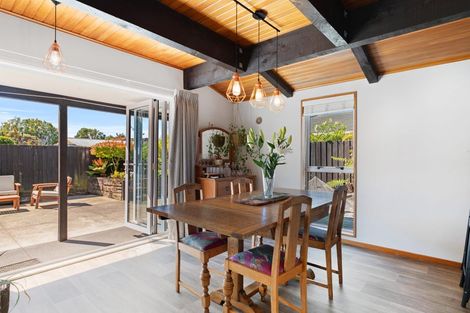 Photo of property in 18 Pyatt Place, Redwood, Christchurch, 8051