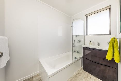 Photo of property in 2/35 Hill Crescent, Papakura, 2110