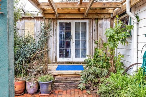 Photo of property in 150 Wirihana Road, Hawera, 4674