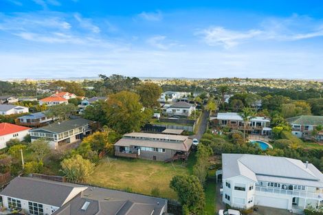 Photo of property in 133 Glenfield Road, Hillcrest, Auckland, 0626