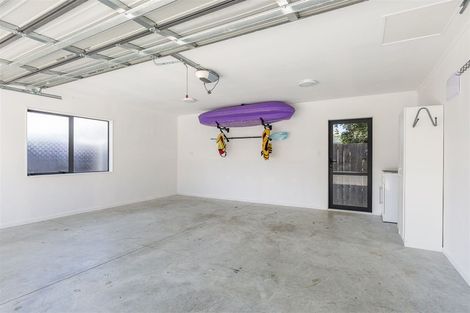 Photo of property in 33a Gill Avenue, Te Atatu Peninsula, Auckland, 0610