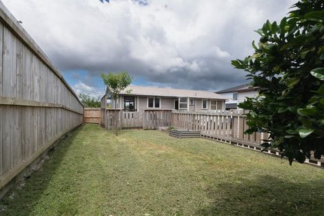 Photo of property in 18 Blue Way, Glendene, Auckland, 0602