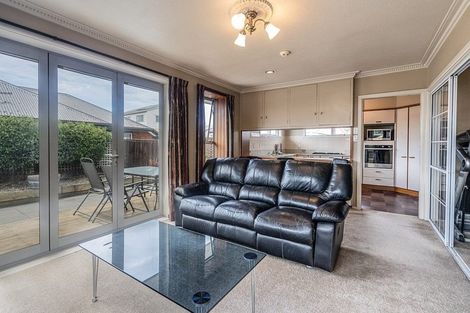 Photo of property in 19 Woodstock Place, Russley, Christchurch, 8042