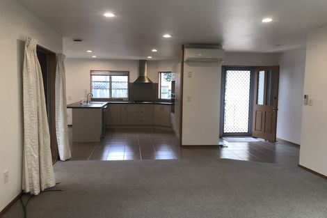 Photo of property in 3/2 East Coast Road, Milford, Auckland, 0620