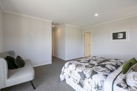 Photo of property in 2 Oakmont Crescent, Waiwhakaiho, New Plymouth, 4312