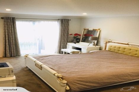 Photo of property in 1 Bangla Place, Massey, Auckland, 0614