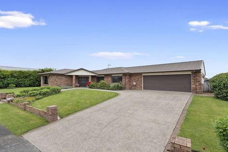 Photo of property in 16 Drumfearn Place, Rototuna, Hamilton, 3210