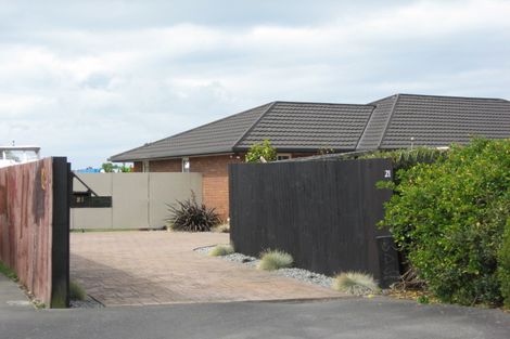 Photo of property in 21 Fieldmoor Place, Parklands, Christchurch, 8083