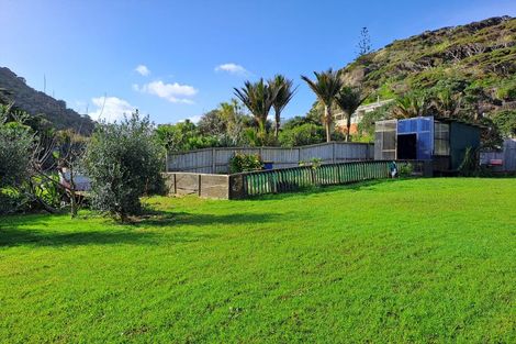 Photo of property in 10-12 Glenesk Road, Piha, New Lynn, 0772