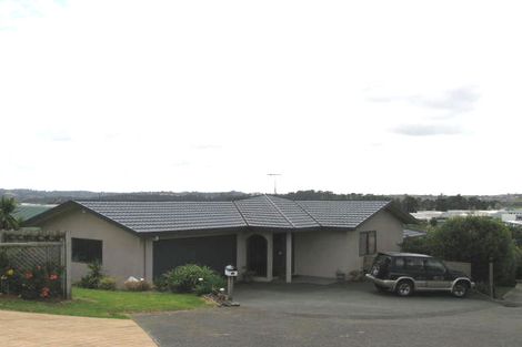 Photo of property in 16 Mannikin Place, Unsworth Heights, Auckland, 0632