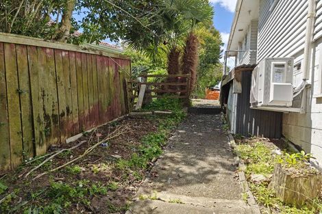 Photo of property in 33 Howard Road, Northcote, Auckland, 0627