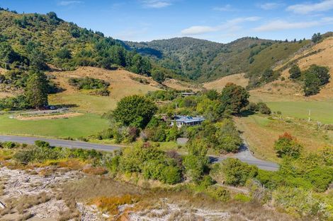 Photo of property in 948 Queen Charlotte Drive, Linkwater, Picton, 7281