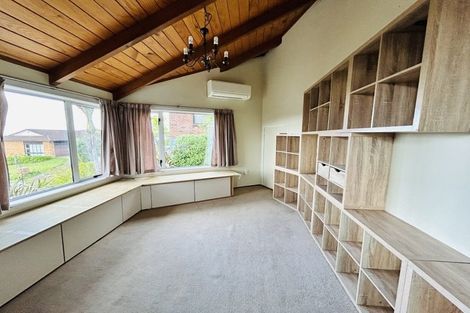 Photo of property in 25 St Simon Place, Botany Downs, Auckland, 2010